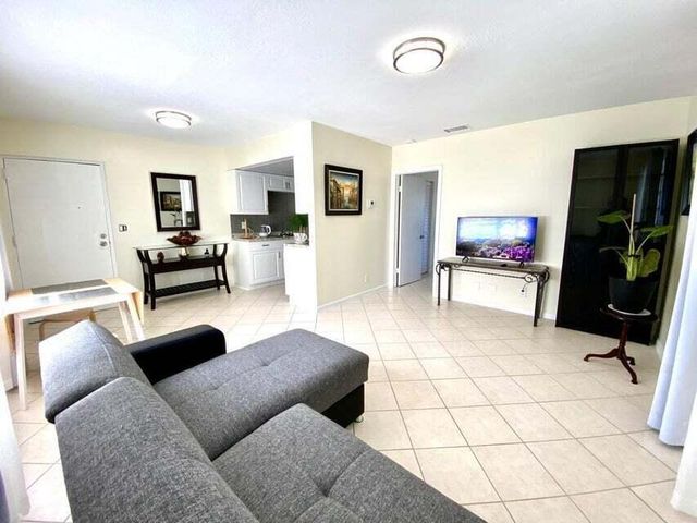 523 SE 20th Court 5, Boynton Beach, FL 33435