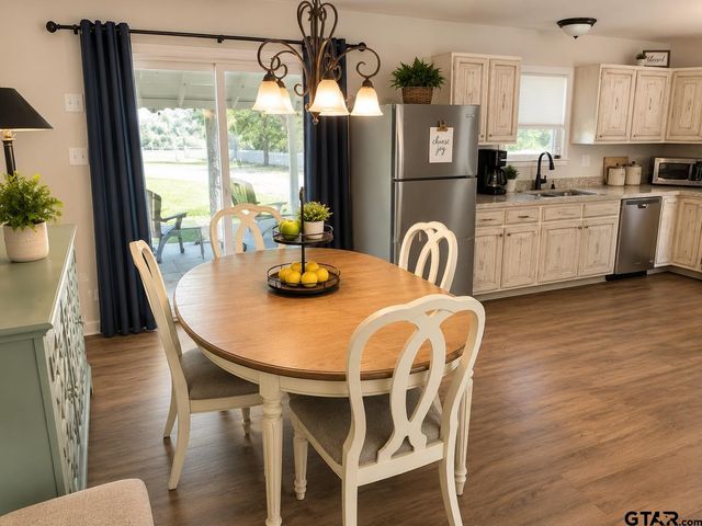 10038 County Road 313 E, Tyler, TX 75706