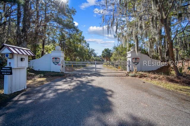 51 Bermuda Inlet Dr, St Helena Island, SC 29920