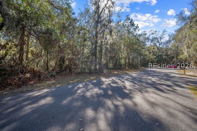 51 Bermuda Inlet Dr, St Helena Island, SC 29920