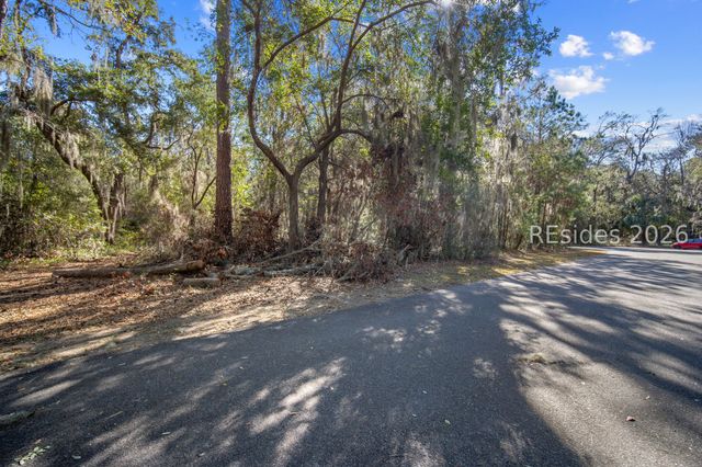 51 Bermuda Inlet Dr, St Helena Island, SC 29920