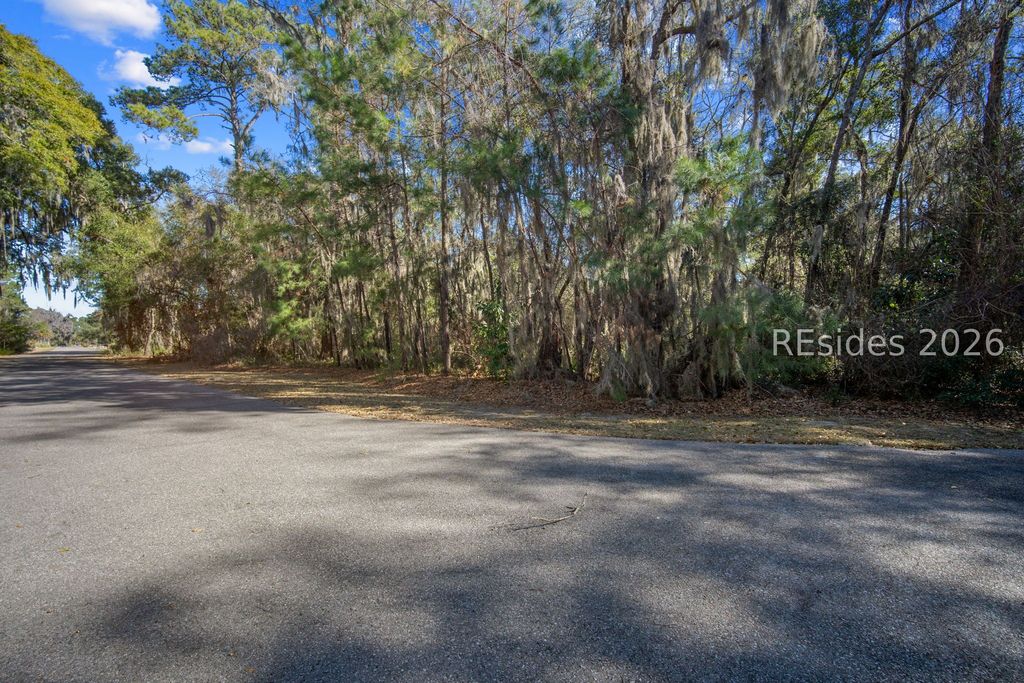 51 Bermuda Inlet Dr, St Helena Island, SC 29920