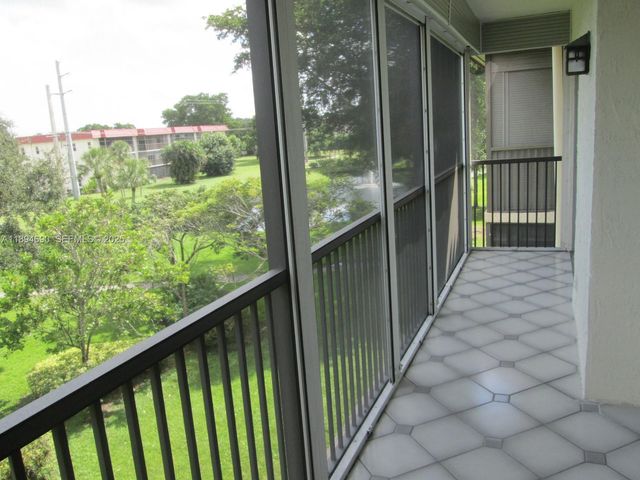 150 S Hollybrook Terrace 303, Pembroke Pines, FL 33025