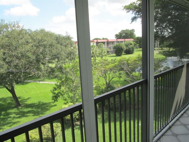 150 S Hollybrook Terrace 303, Pembroke Pines, FL 33025