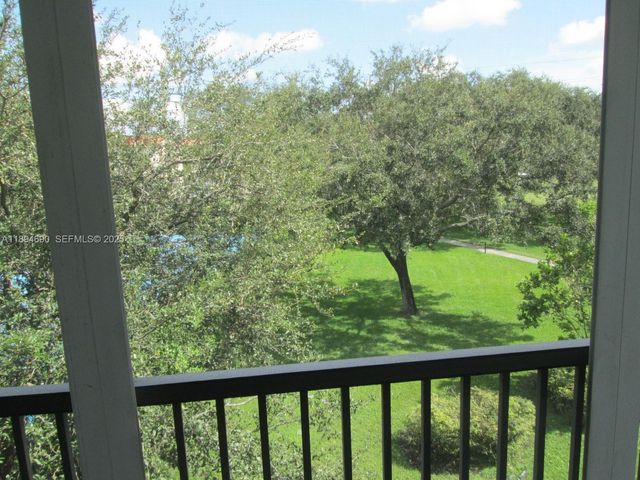 150 S Hollybrook Terrace 303, Pembroke Pines, FL 33025