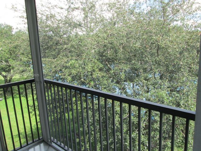 150 S Hollybrook Terrace 303, Pembroke Pines, FL 33025
