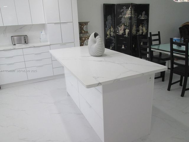150 S Hollybrook Terrace 303, Pembroke Pines, FL 33025