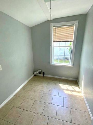 623 W 5th Street, Freeport, TX 77541