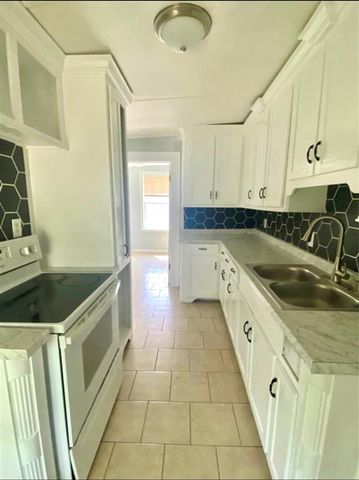 623 W 5th Street, Freeport, TX 77541