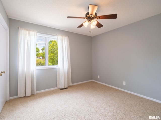 6607 N CAMELOT Road, Peoria, IL 61615