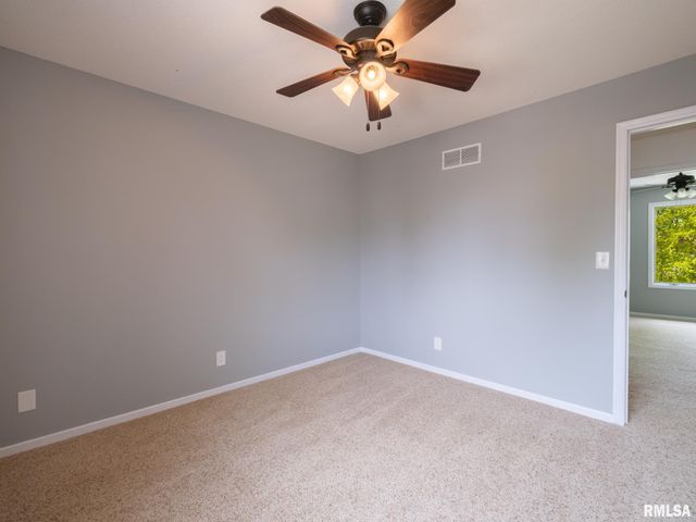 6607 N CAMELOT Road, Peoria, IL 61615