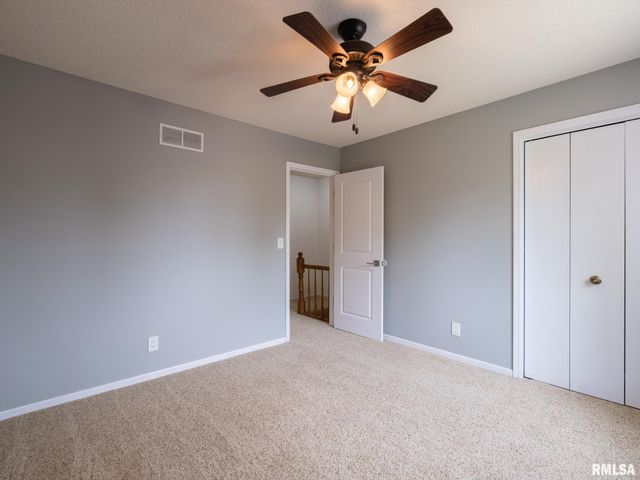 6607 N CAMELOT Road, Peoria, IL 61615