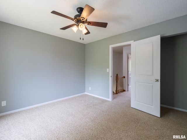 6607 N CAMELOT Road, Peoria, IL 61615