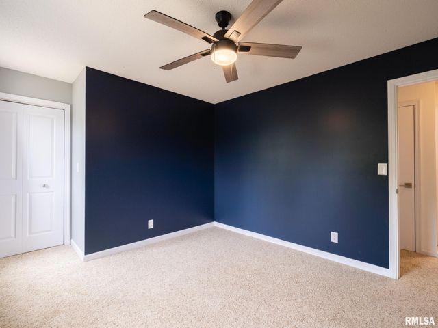 6607 N CAMELOT Road, Peoria, IL 61615