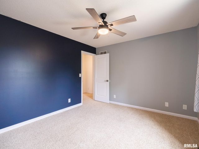 6607 N CAMELOT Road, Peoria, IL 61615