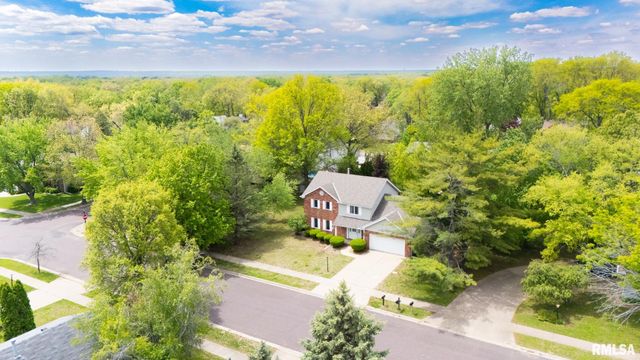 6607 N CAMELOT Road, Peoria, IL 61615