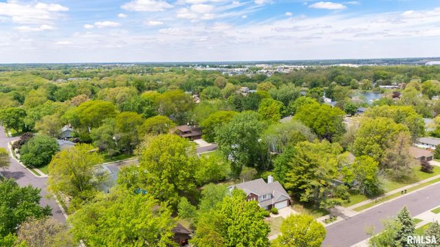 6607 N CAMELOT Road, Peoria, IL 61615