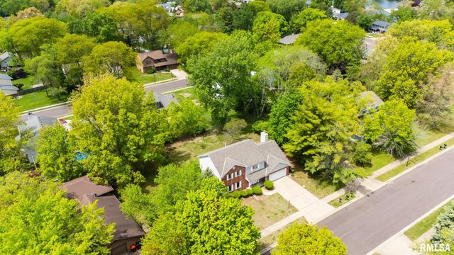 6607 N CAMELOT Road, Peoria, IL 61615
