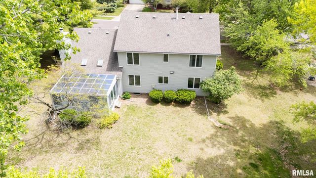6607 N CAMELOT Road, Peoria, IL 61615
