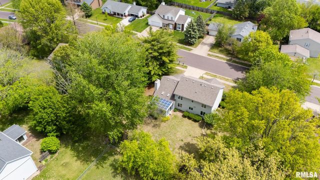 6607 N CAMELOT Road, Peoria, IL 61615