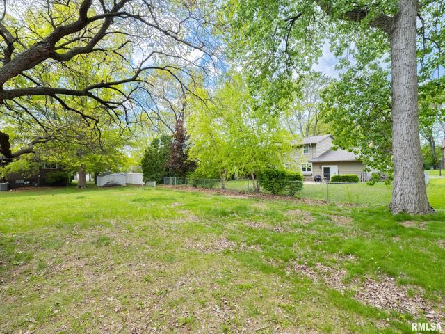 6607 N CAMELOT Road, Peoria, IL 61615