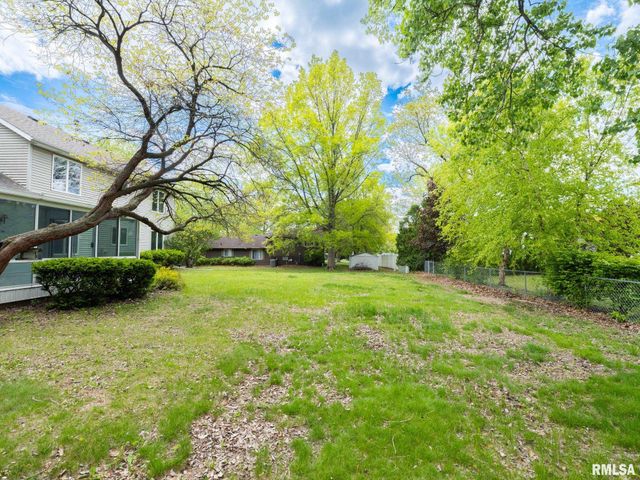6607 N CAMELOT Road, Peoria, IL 61615