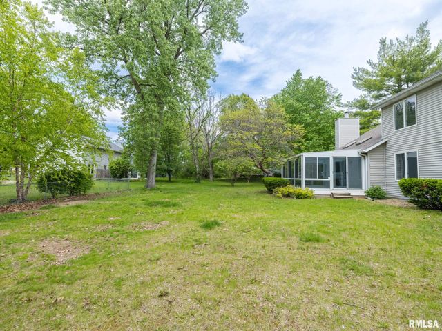 6607 N CAMELOT Road, Peoria, IL 61615