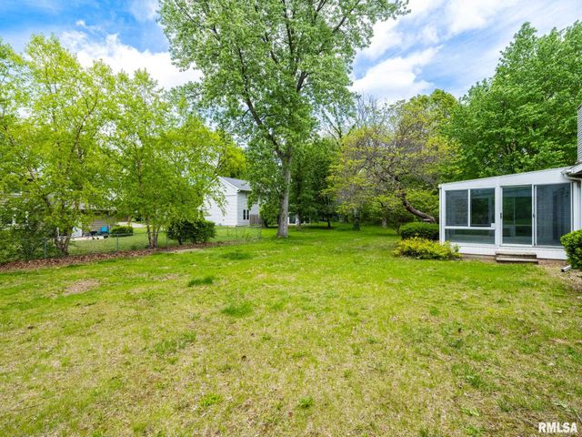 6607 N CAMELOT Road, Peoria, IL 61615