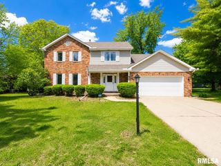 6607 N CAMELOT Road, Peoria, IL 61615