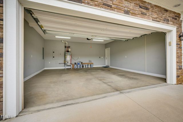 231 Riverwatch Circle, Kingsport, TN 37660