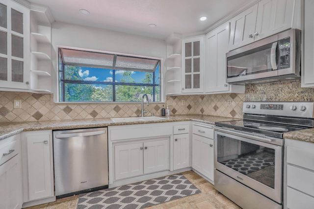2320 Knollwood Dr, Cameron Park, CA 95682