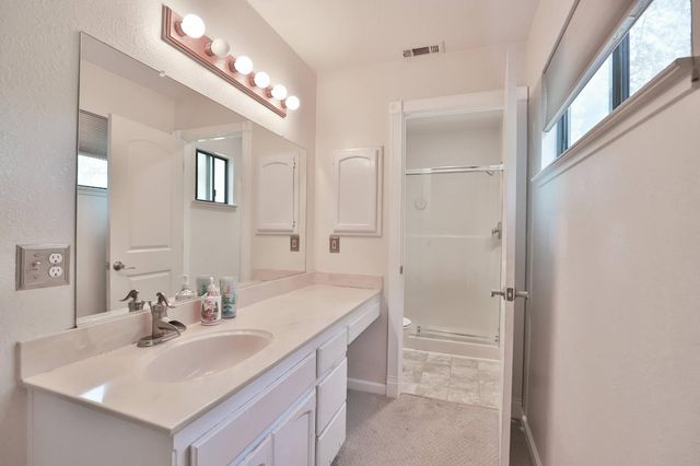 2320 Knollwood Dr, Cameron Park, CA 95682