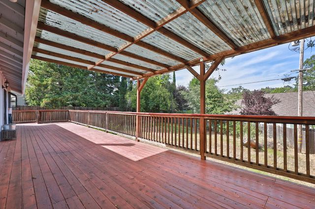 2320 Knollwood Dr, Cameron Park, CA 95682