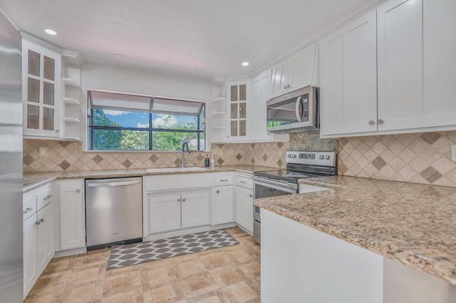 2320 Knollwood Dr, Cameron Park, CA 95682