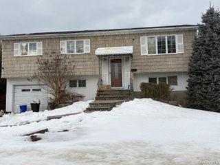 601 Old Country Road, Deer Park, NY 11729