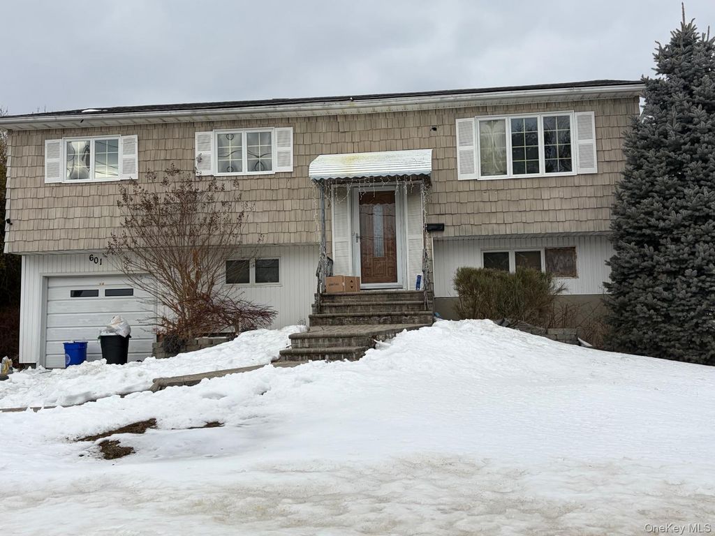 601 Old Country Road, Deer Park, NY 11729