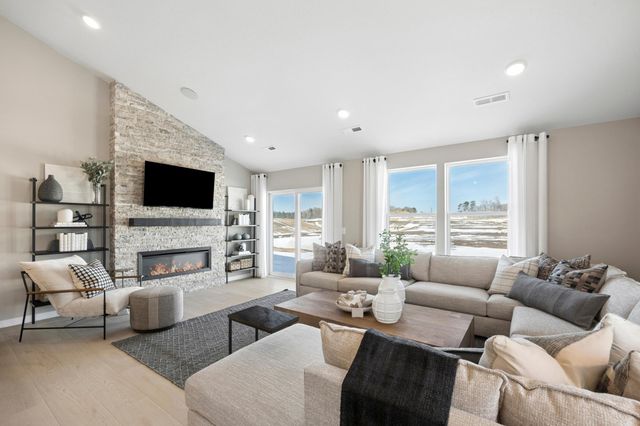 1794 Tamarack Road, Shakopee, MN 55379