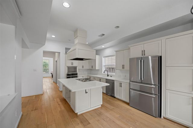 98 E Beckonvale Circle, The Woodlands, TX 77382