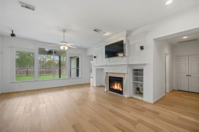 98 E Beckonvale Circle, The Woodlands, TX 77382