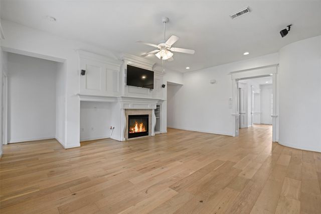 98 E Beckonvale Circle, The Woodlands, TX 77382