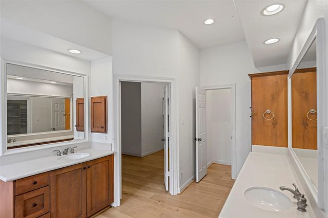 98 E Beckonvale Circle, The Woodlands, TX 77382