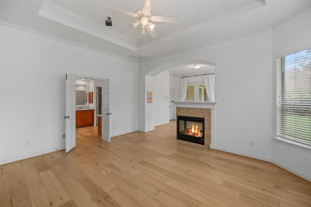 98 E Beckonvale Circle, The Woodlands, TX 77382