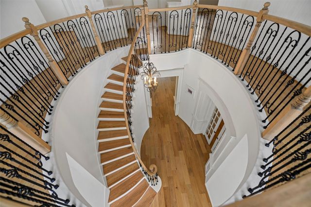 98 E Beckonvale Circle, The Woodlands, TX 77382