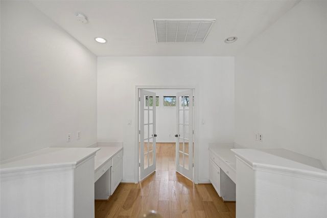 98 E Beckonvale Circle, The Woodlands, TX 77382