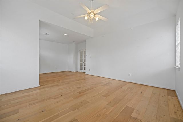 98 E Beckonvale Circle, The Woodlands, TX 77382