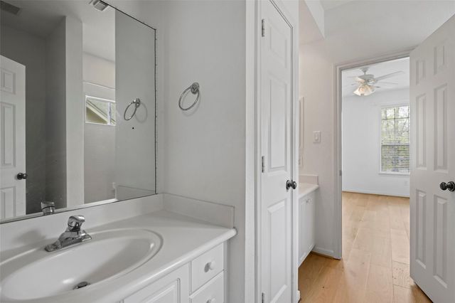 98 E Beckonvale Circle, The Woodlands, TX 77382