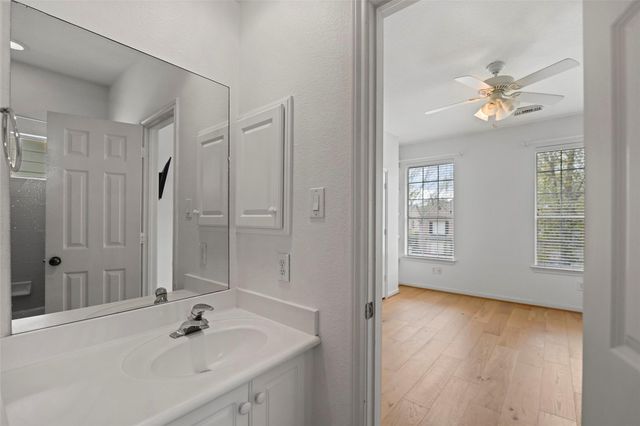 98 E Beckonvale Circle, The Woodlands, TX 77382