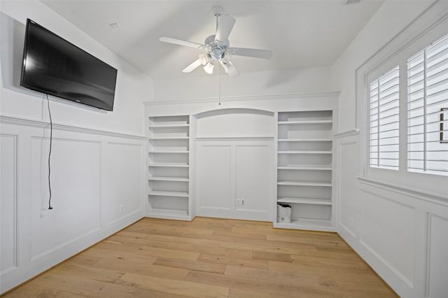 98 E Beckonvale Circle, The Woodlands, TX 77382