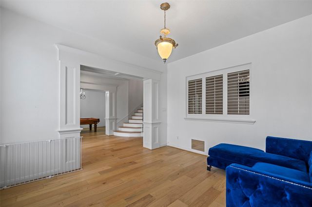 98 E Beckonvale Circle, The Woodlands, TX 77382