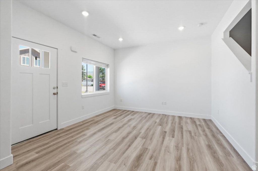 Image 4 of property listing at 21 W 440 N, Smithfield, UT 84335